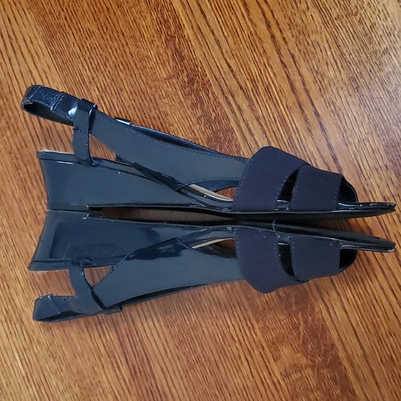 ELLEN TRACY "Jill" Slingback Low Wedge - Picture 2 of 6